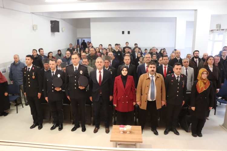 18 Mart Şehitleri Anma Günü ve Çanakkale Zaferi’nin 110. Yıldönümünü dolayısı ile İlçemizde program düzenlendi. 