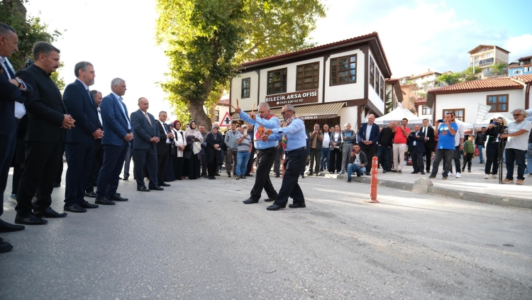 İpek Yolu Kültür ve Sanat Festivali Coşkuyla Başladı