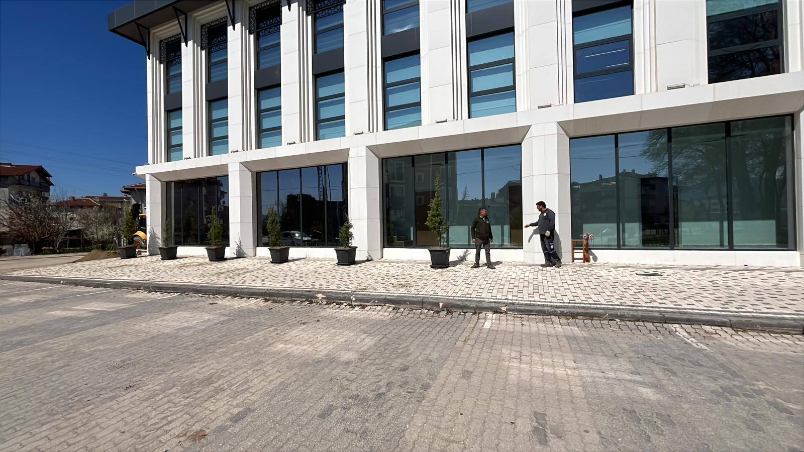 Fatih Dönmez Kültür Merkezi Peyzaj Düzenleme Çalışmaları Devam Ediyor