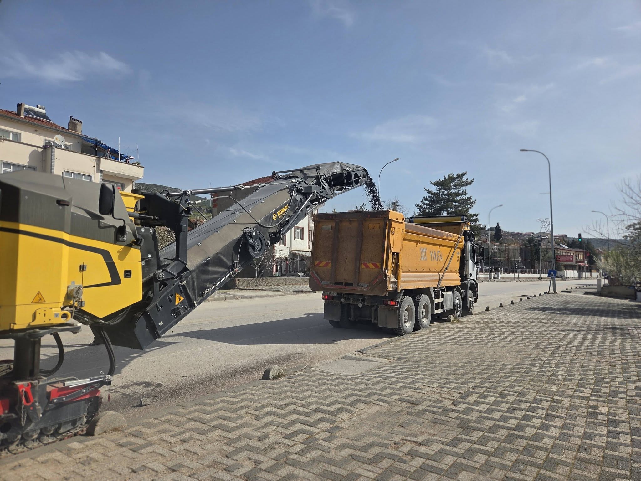 İlçemizde Sıcak Asfalt Çalışmaları Başladı