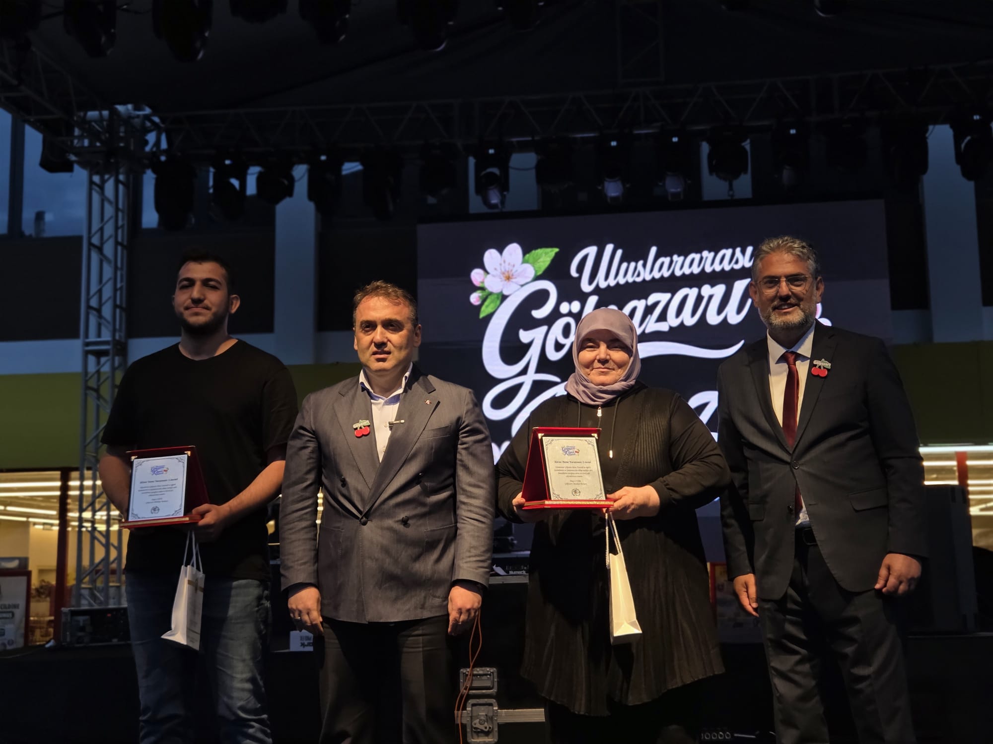 Festivalde Kiraz Tatlıları ve Kiraz Yeme Yarışmaları Büyük Heyecana Sahne Oldu
