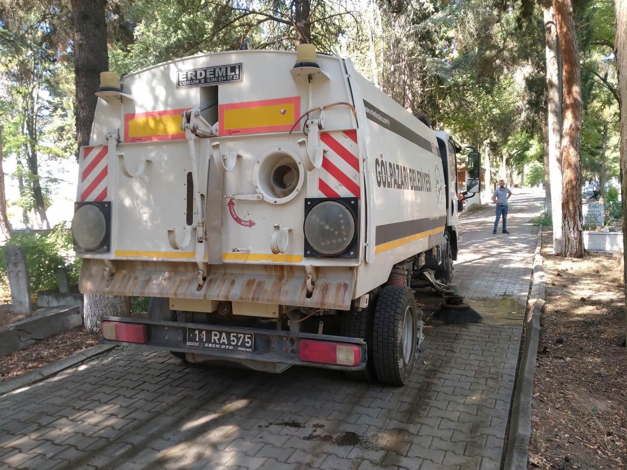 İlçe Mezarlıklarımızda Bakım ve Temizlik Çalışmaları Sürdürülüyor