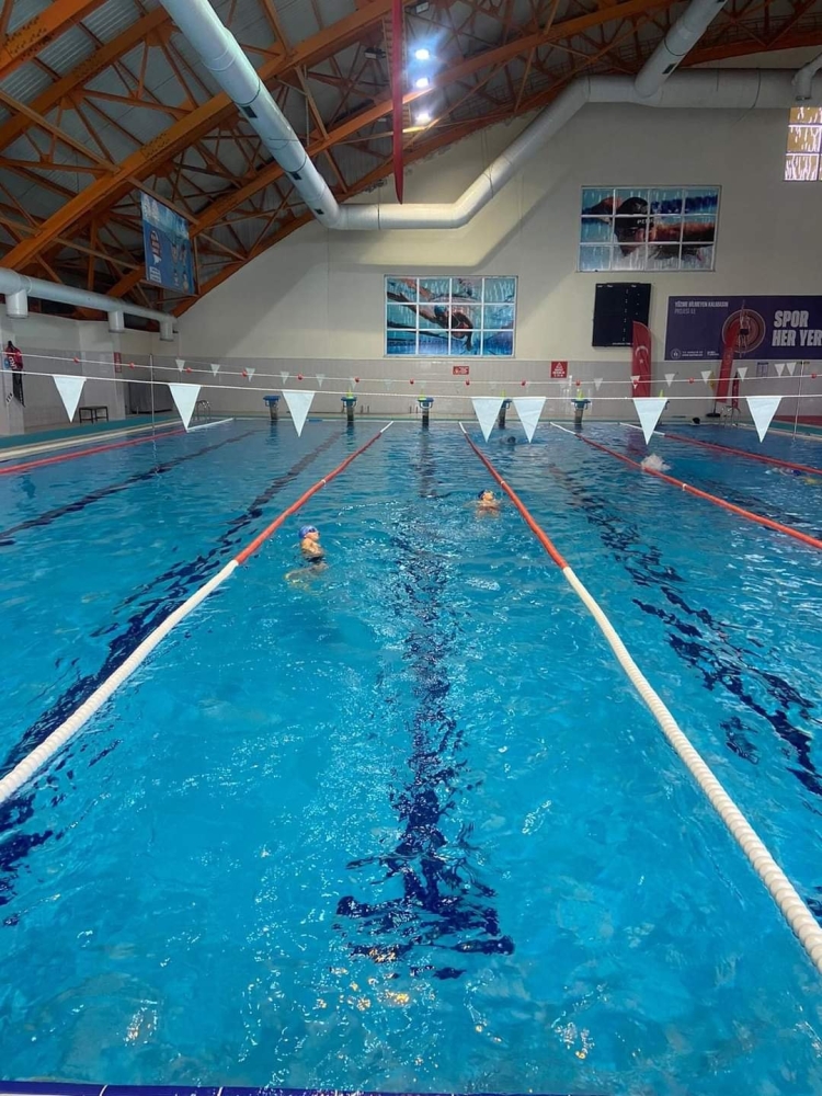 Kapalı Yüzme Havuzu